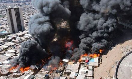 Incendio en barrio de  Iquique, Chile, deja 400 damnificados.