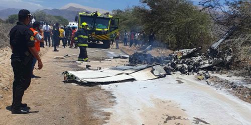 Turistas fallecen al caer su avioneta en Líneas de Nasca, Perú