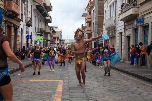 Se vive la fiesta “El Carnaval en Cuenca”: Fotos