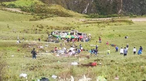 En Perú 20 muertos por autobús que cayo al precipicio