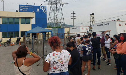 Tres heridos en los exterior de cárcel de Guayaquil por detonación de granada