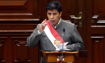 El Congreso salva de destitución al Presidente de Perú