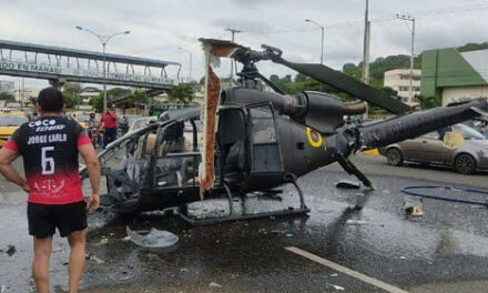 En Portoviejo helicóptero cayó, hay heridos
