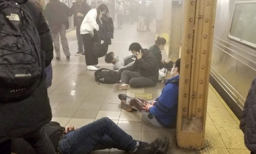 13 heridos en un tiroteo en el metro de New York