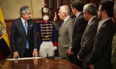 Se posesiona Luis Lara como Ministro de Defensa, reemplaza a Luis Hernández