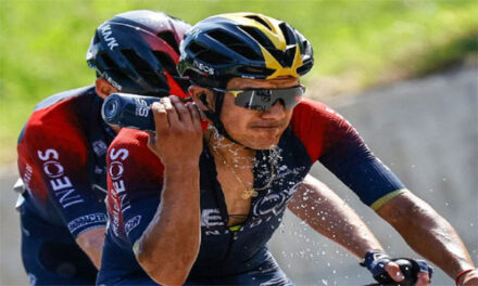 Se mantiene en el segundo puesto Carapaz en el Giro, etapa 12