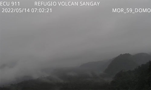 Descenso de material volcánico del Sangay debido a lluvias
