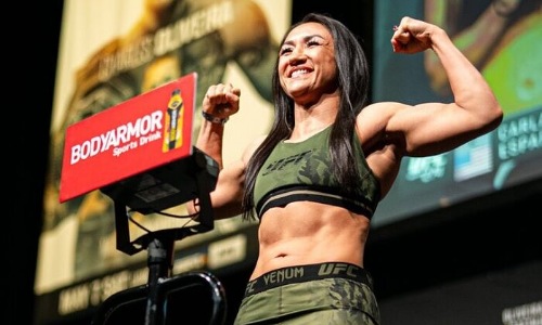 Una campeona peso paja en la UFC, de raíces ecuatoriana, Carla Esparza