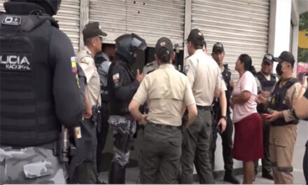 Sacapintas desarman guardia y roban 55 mil dólares a hombre en  banco de Santo Domingo