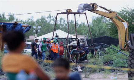 En México diez mineros atrapados por derrumbe