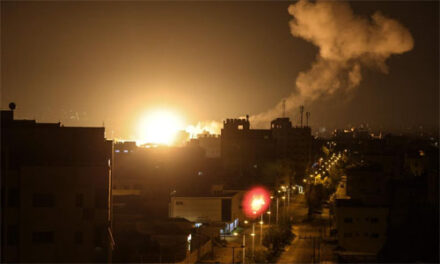 Gaza es bombardeada por Israel, Palestinos responden con cohetes