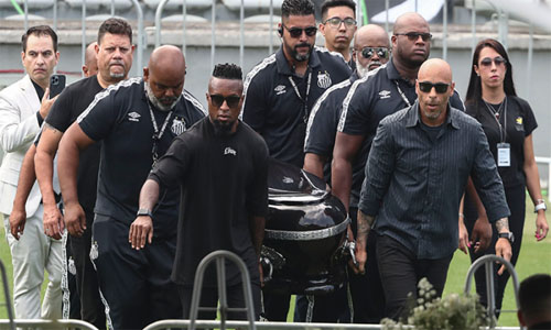 En el estadio del Santos se desarrolla el velatorio de Pelé 