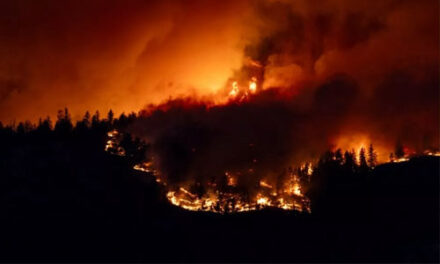 Miles de personas afectadas en norte de Canadá por voraz incendio forestal