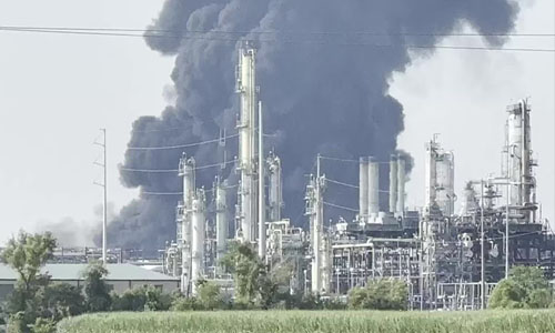 Incendio y derrame químico en refinería de Marathon, Louisiana