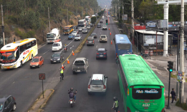 Transportistas interpondrán acciones legales por ordenanza para pasar la RTV en Quito