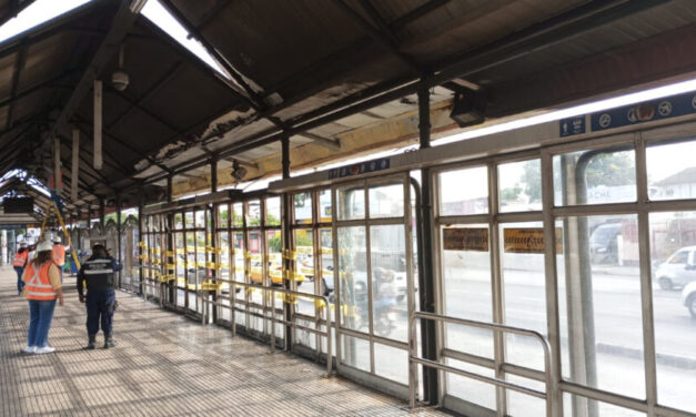 Usuarios del servicio de la metrovía han tenido problemas para movilizarse desde el sur al norte de Guayaquil.