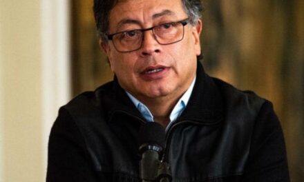 El presidente colombiano Gustavo Petro ordenó el arresto de Néstor  Vera un líder de las FARC .