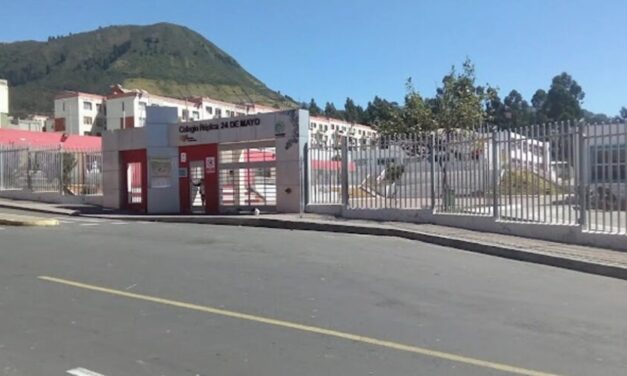 Padres de estudiantes protestaron  por un presunto caso de abuso sexual en el colegio  réplica 24 de Mayo en Quito.